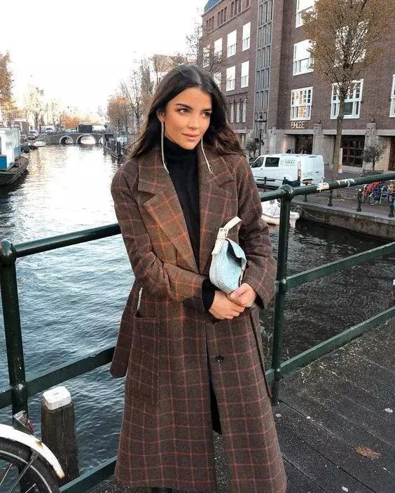 格紋大衣再火70年？ 100套美搭時髦炸了！