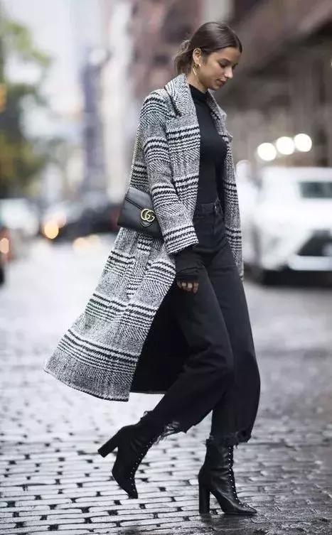 格紋大衣再火70年？ 100套美搭時髦炸了！