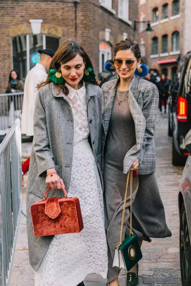 格紋大衣再火70年？ 100套美搭時髦炸了！