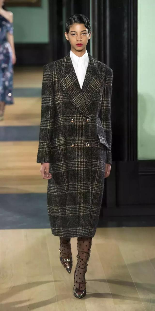 格紋大衣再火70年？ 100套美搭時髦炸了！