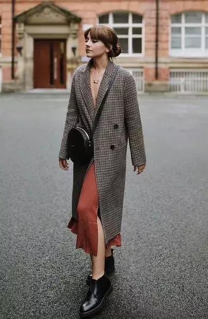 格紋大衣再火70年？ 100套美搭時髦炸了！