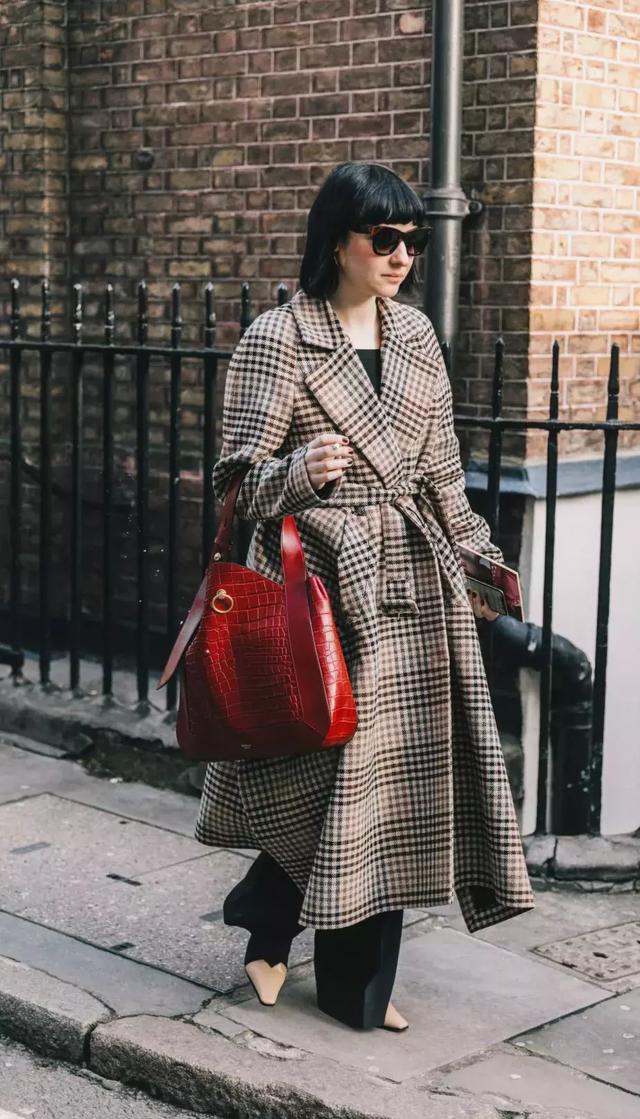 格紋大衣再火70年？ 100套美搭時髦炸了！