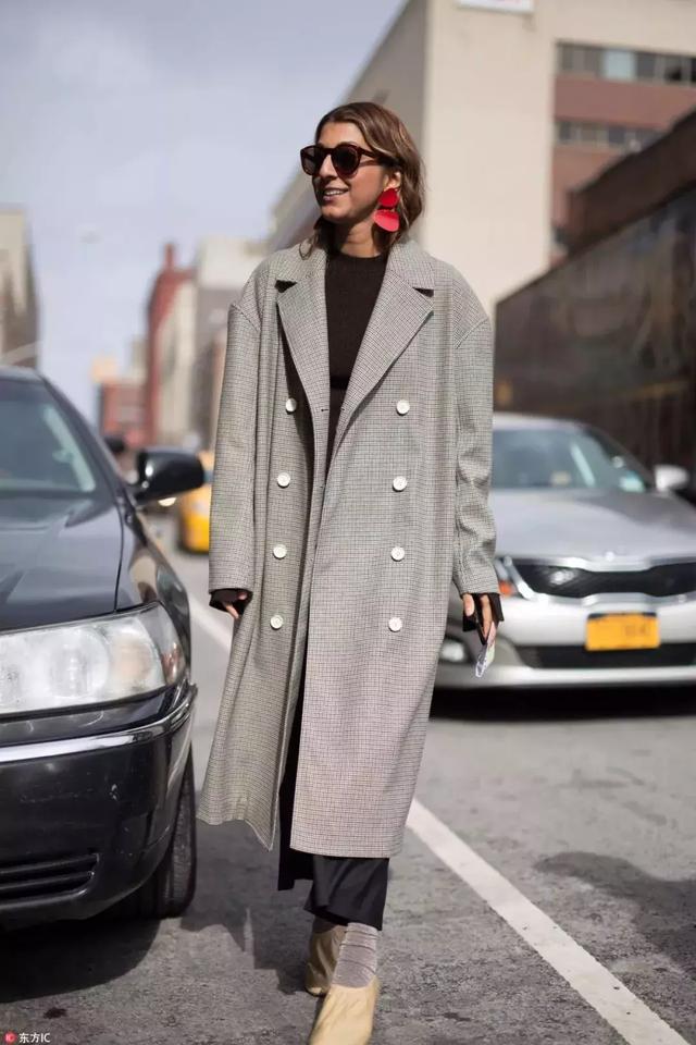 格紋大衣再火70年？ 100套美搭時髦炸了！