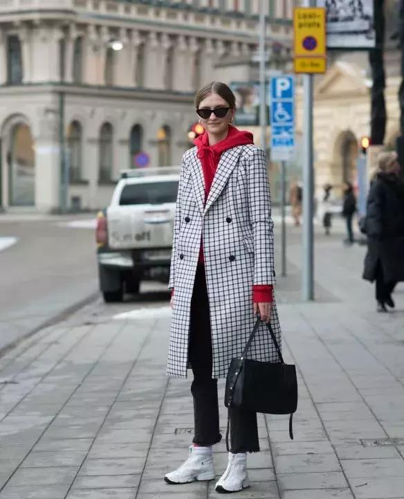 格紋大衣再火70年？ 100套美搭時髦炸了！