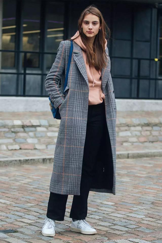 格紋大衣再火70年？ 100套美搭時髦炸了！