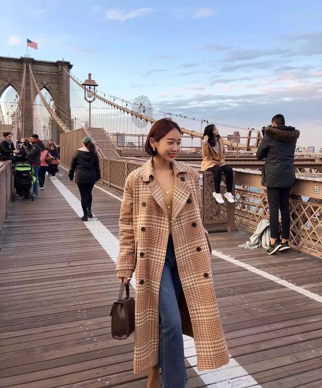 格紋大衣再火70年？ 100套美搭時髦炸了！