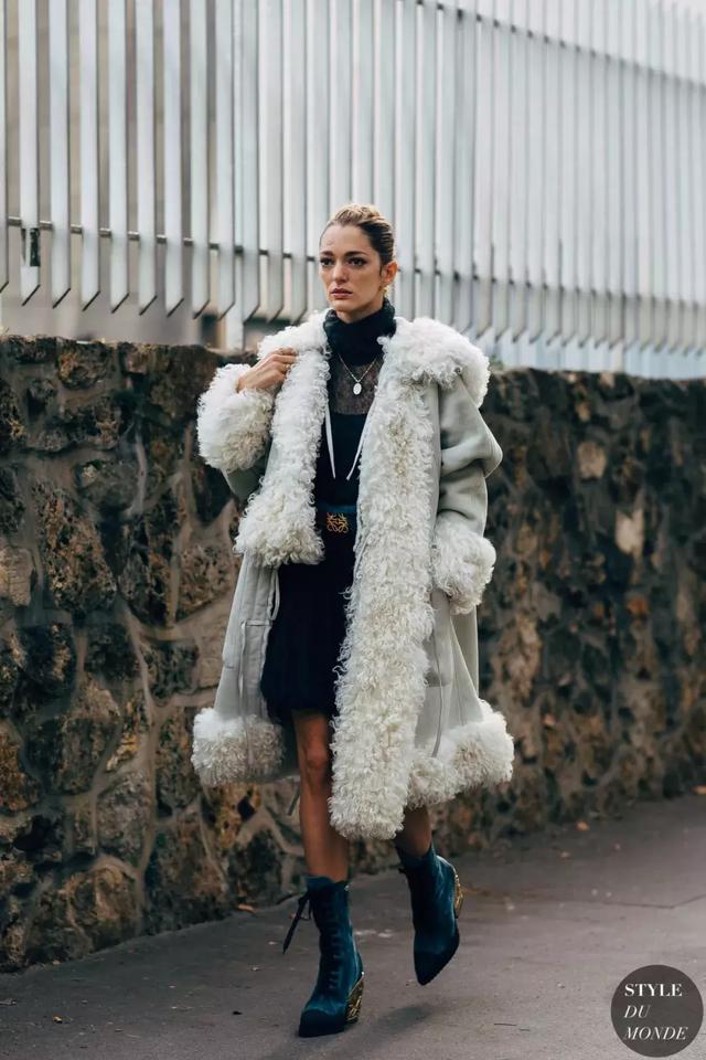 外套+裙子，這樣搭配溫暖又時髦！