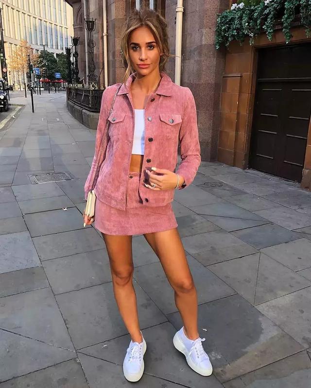 外套+裙子，這樣搭配溫暖又時髦！