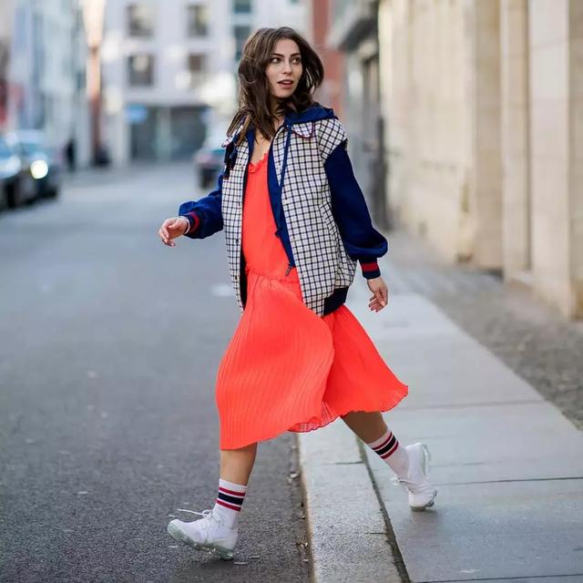 外套+裙子，這樣搭配溫暖又時髦！