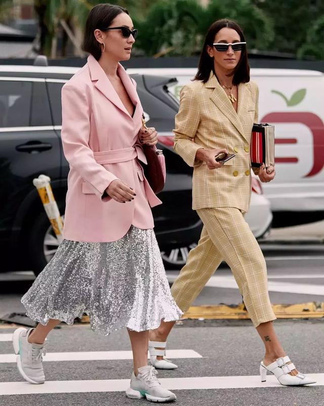 外套+裙子，這樣搭配溫暖又時髦！