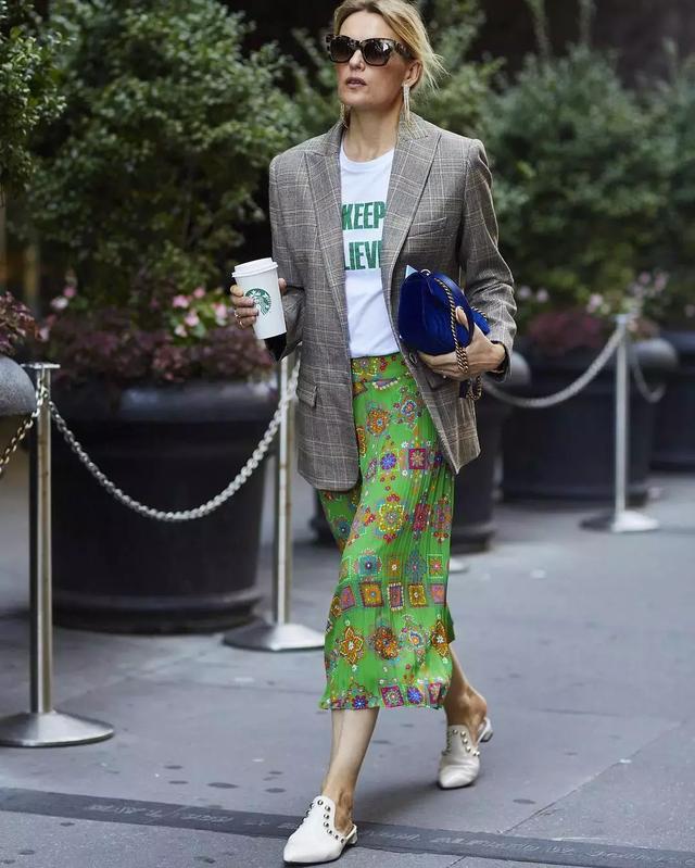 外套+裙子，這樣搭配溫暖又時髦！