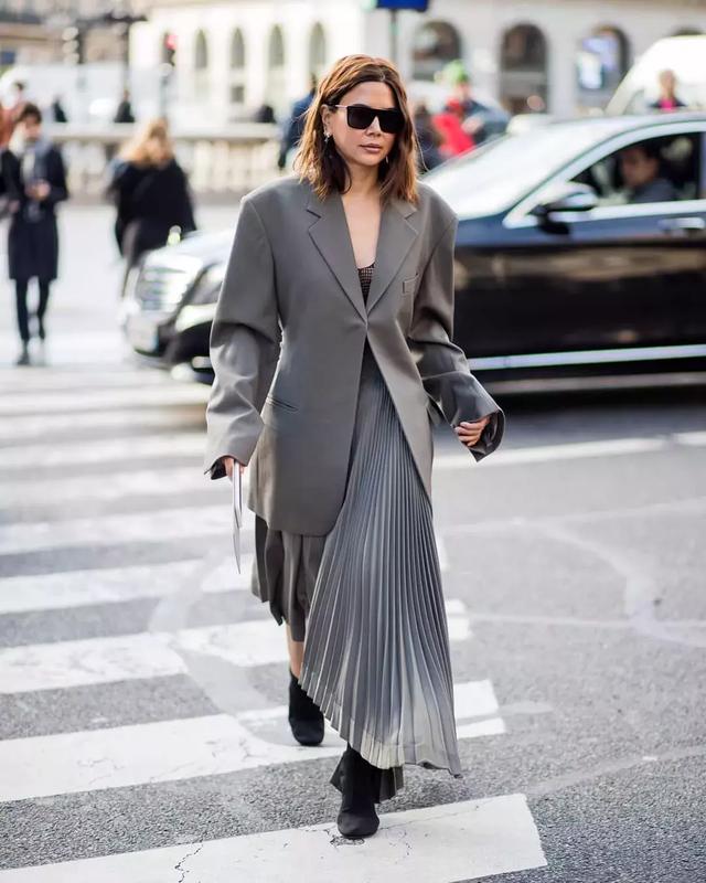 外套+裙子，這樣搭配溫暖又時髦！