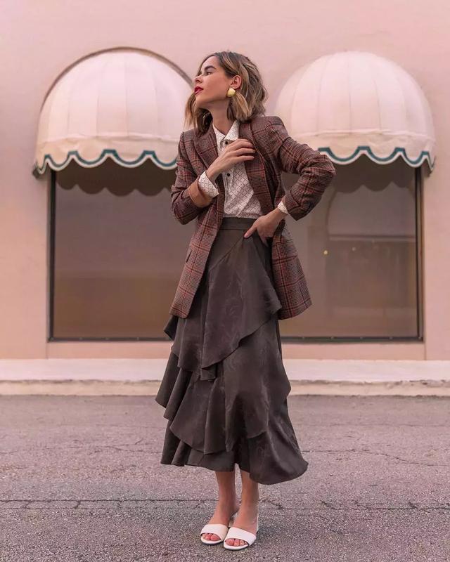 外套+裙子，這樣搭配溫暖又時髦！