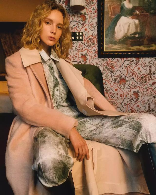 最值得投資的大衣，除了黑駝灰，還有這兩個色