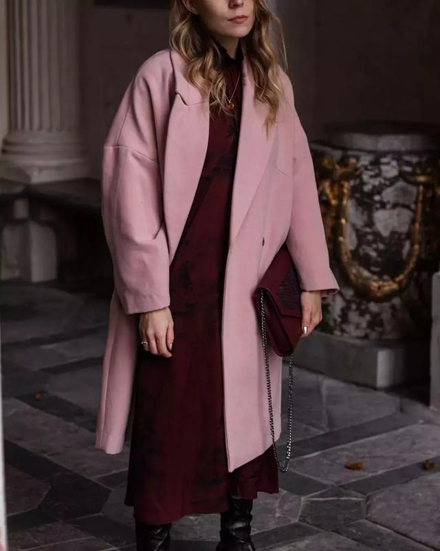 最值得投資的大衣，除了黑駝灰，還有這兩個色