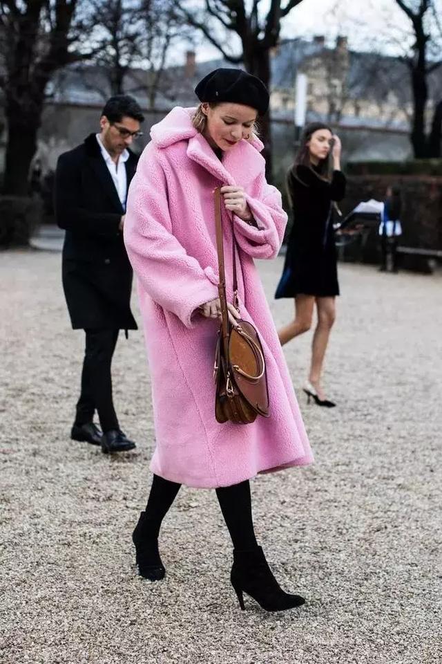 最值得投資的大衣，除了黑駝灰，還有這兩個色