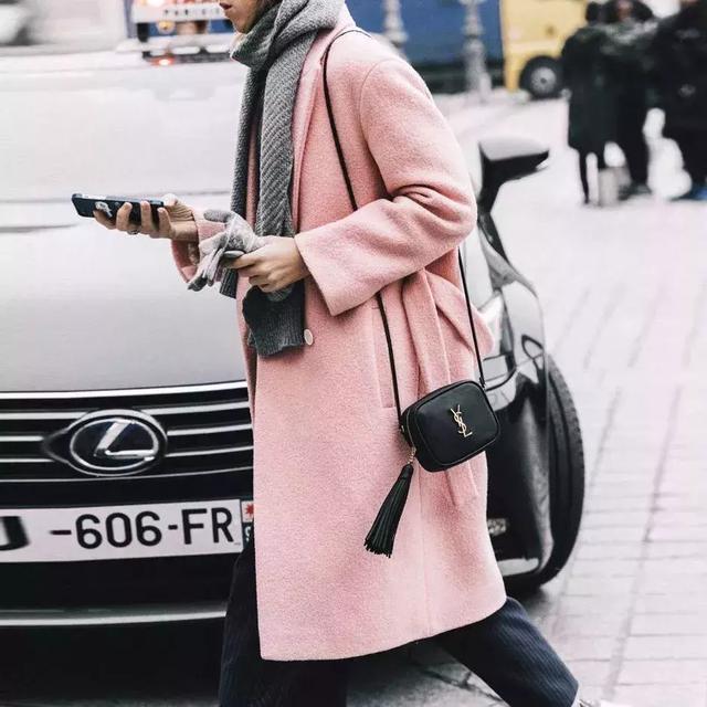 最值得投資的大衣，除了黑駝灰，還有這兩個色