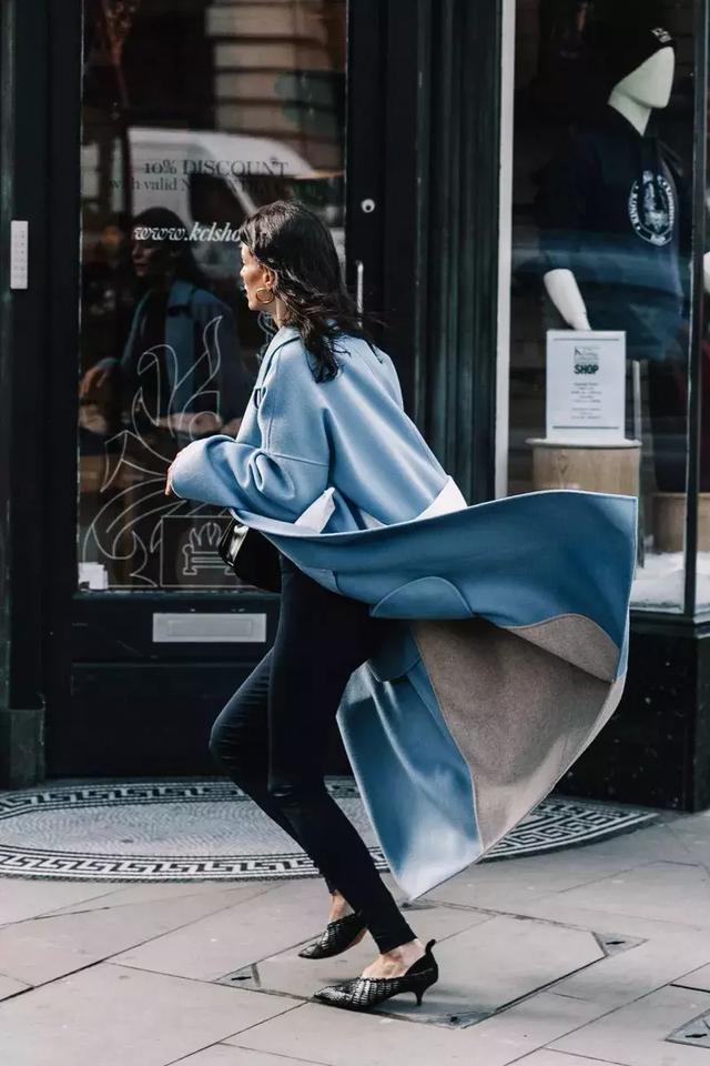 最值得投資的大衣，除了黑駝灰，還有這兩個色