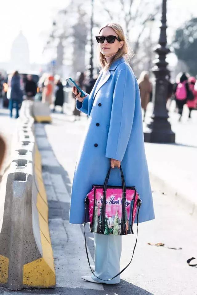 最值得投資的大衣，除了黑駝灰，還有這兩個色