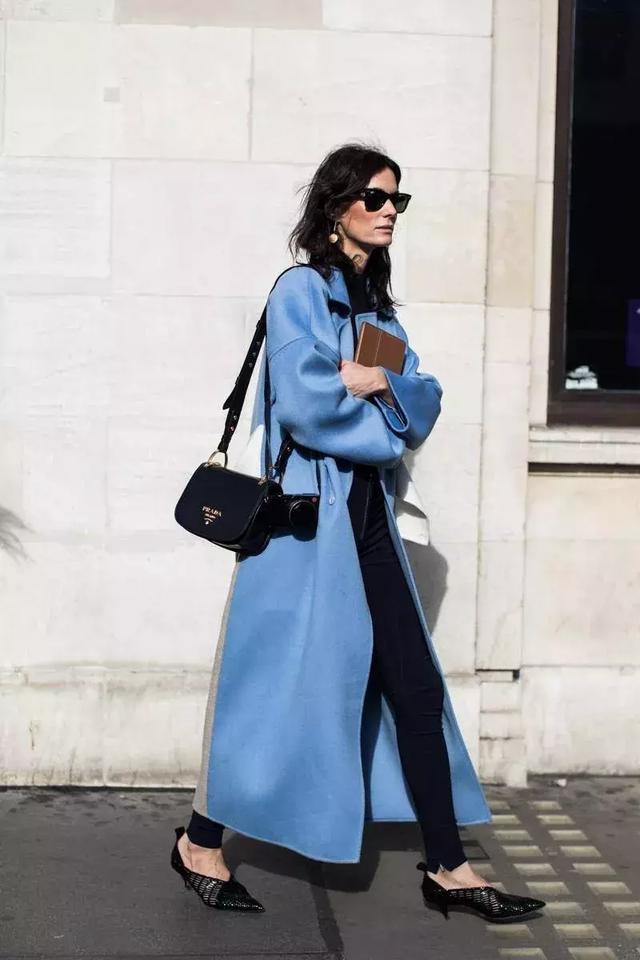 最值得投資的大衣，除了黑駝灰，還有這兩個色