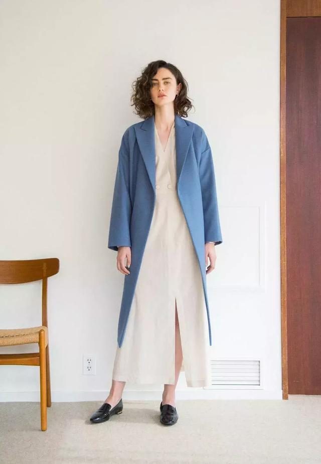 最值得投資的大衣，除了黑駝灰，還有這兩個色