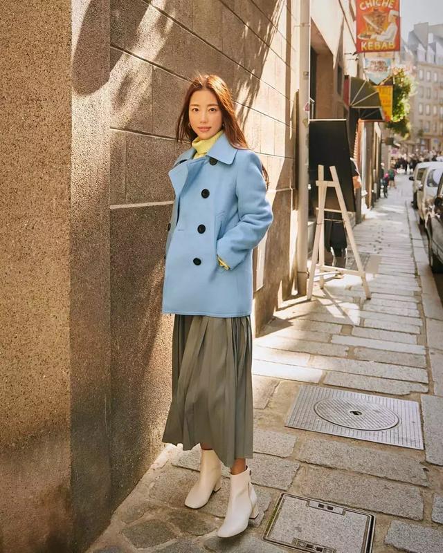 最值得投資的大衣，除了黑駝灰，還有這兩個色