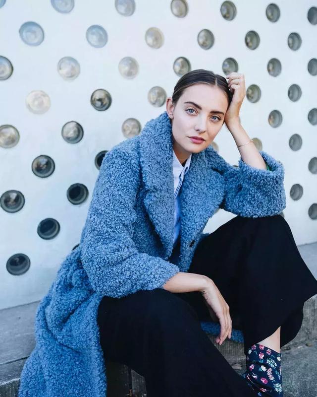 最值得投資的大衣，除了黑駝灰，還有這兩個色