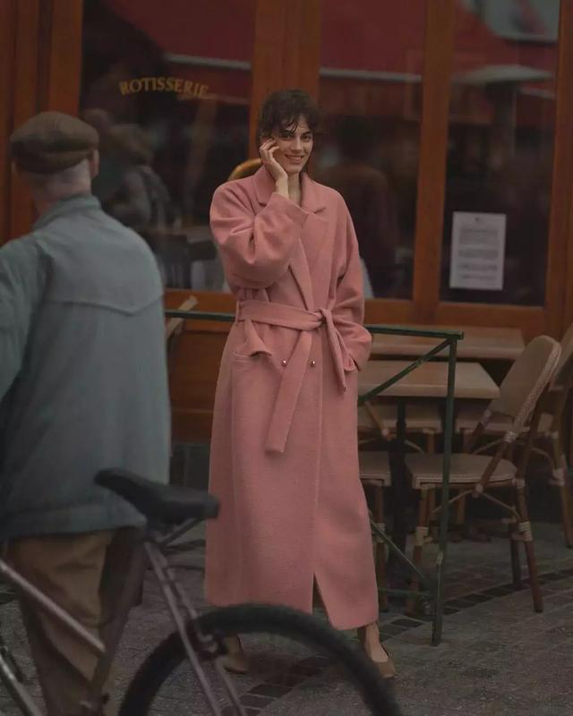 最值得投資的大衣，除了黑駝灰，還有這兩個色