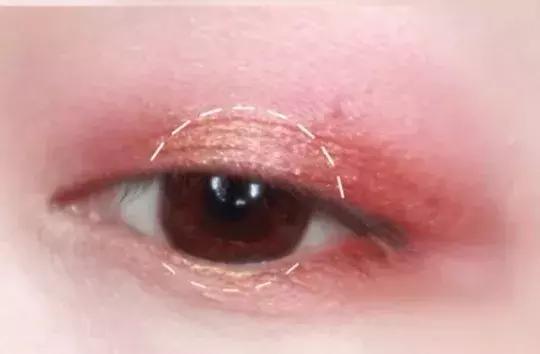 兩分鐘搞定少女感眼妝，秋冬畫它簡直美上天！