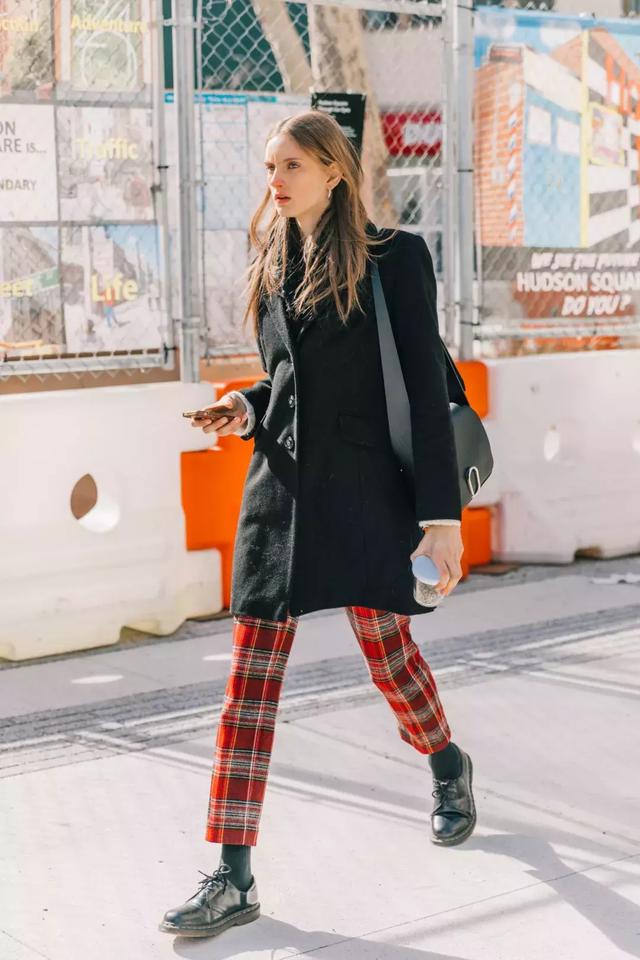 2019年流行色“嘉年紅”火了，顯白又時髦！