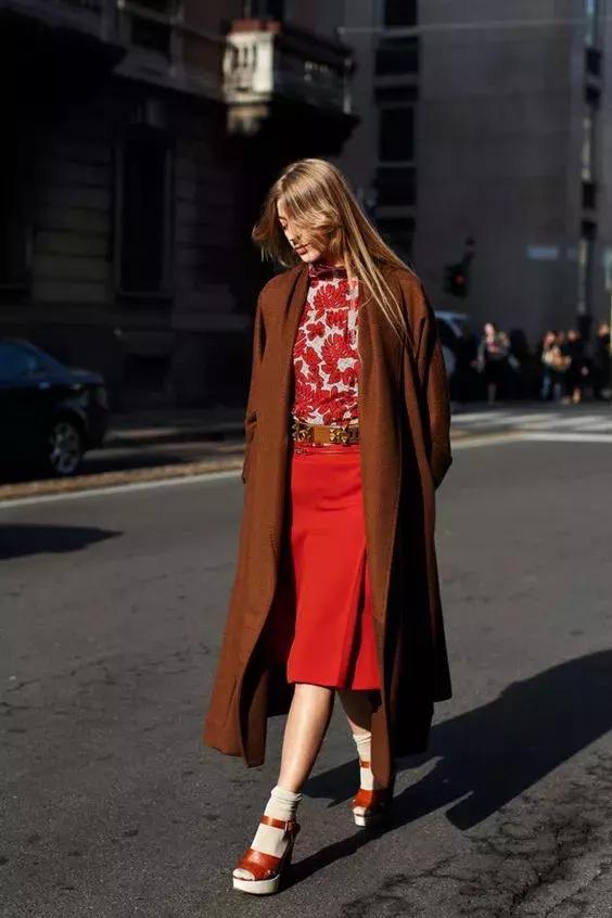 2019年流行色“嘉年紅”火了，顯白又時髦！