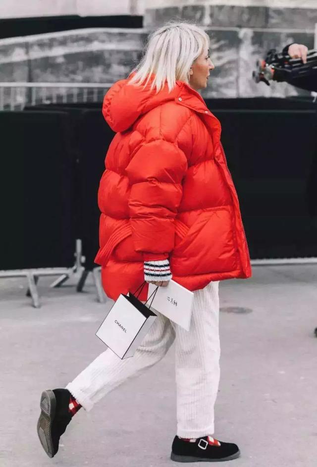 2019年流行色“嘉年紅”火了，顯白又時髦！