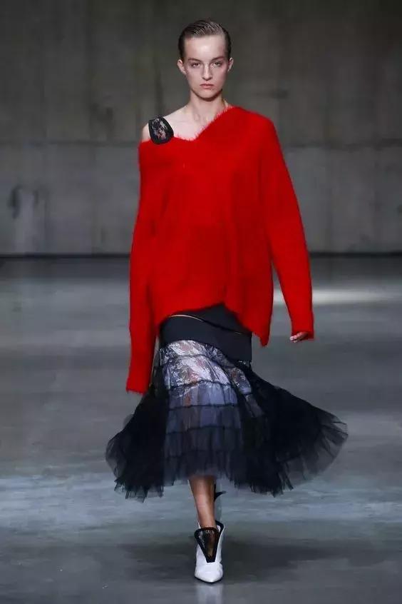 2019年流行色“嘉年紅”火了，顯白又時髦！