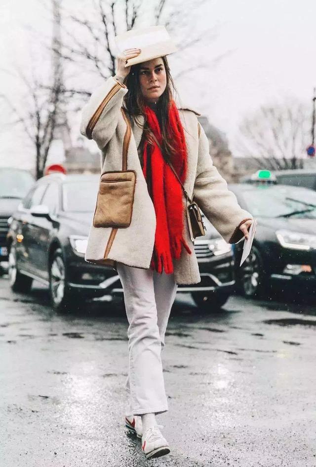 2019年流行色“嘉年紅”火了，顯白又時髦！