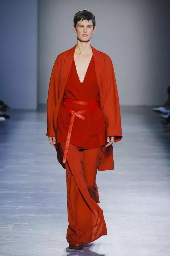 2019年流行色“嘉年紅”火了，顯白又時髦！