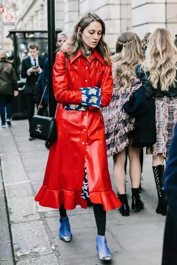 2019年流行色“嘉年紅”火了，顯白又時髦！