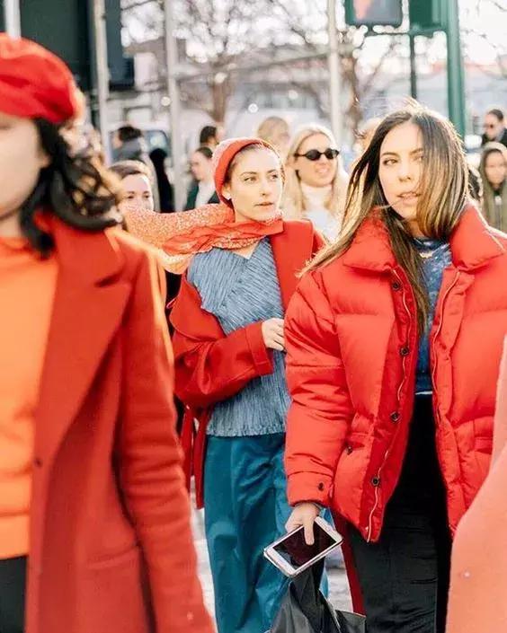 2019年流行色“嘉年紅”火了，顯白又時髦！