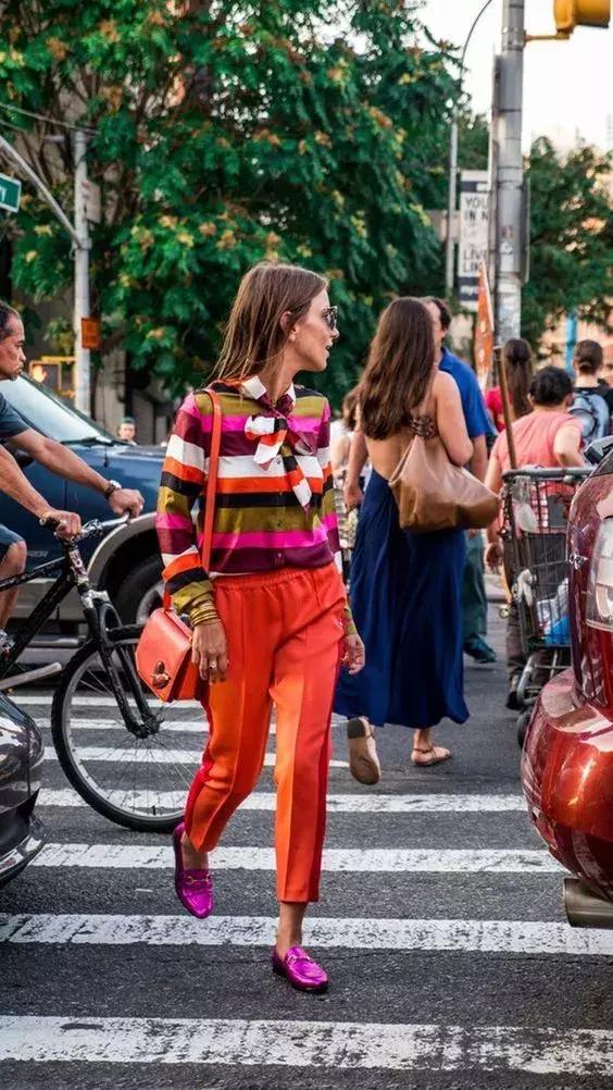 2019年流行色“嘉年紅”火了，顯白又時髦！