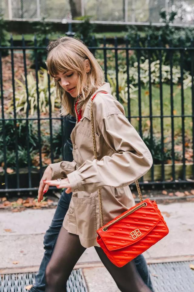 2019年流行色“嘉年紅”火了，顯白又時髦！