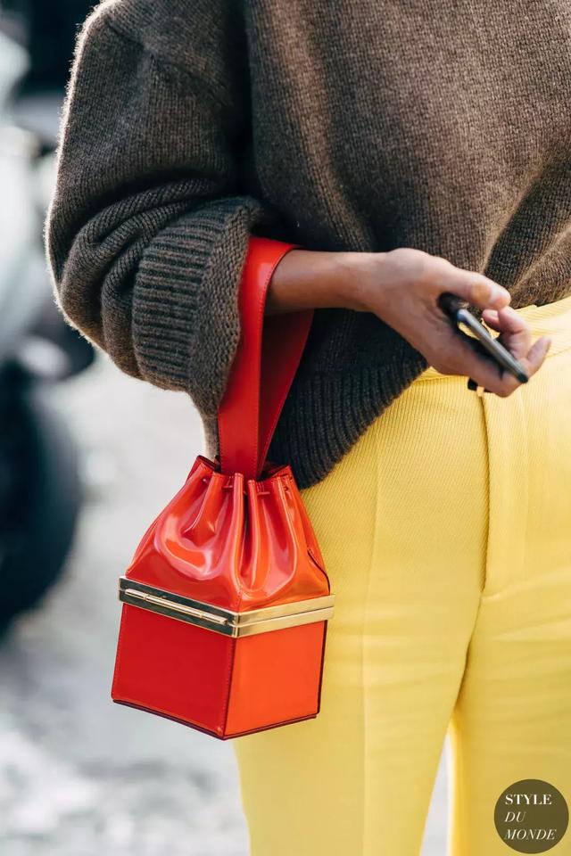 2019年流行色“嘉年紅”火了，顯白又時髦！