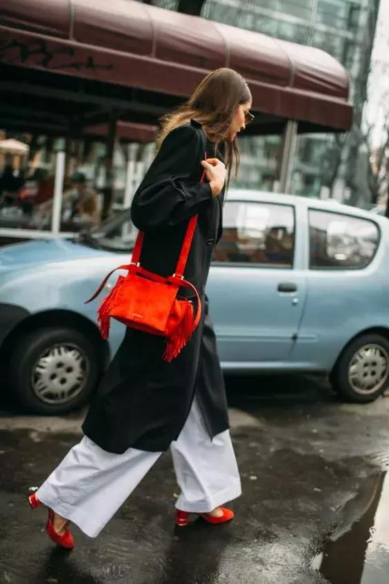 2019年流行色“嘉年紅”火了，顯白又時髦！