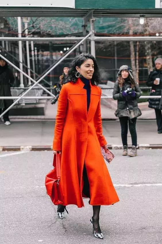 2019年流行色“嘉年紅”火了，顯白又時髦！