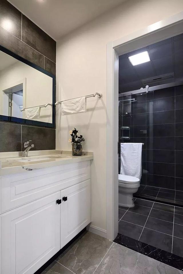 簡約的灰色地磚，貼得真好看！