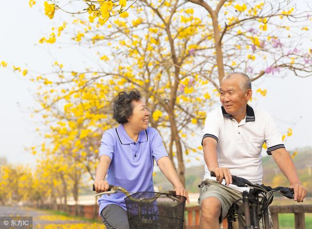 婚後，給老人錢，有講究！