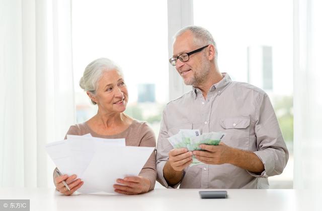 婚後，給老人錢，有講究！