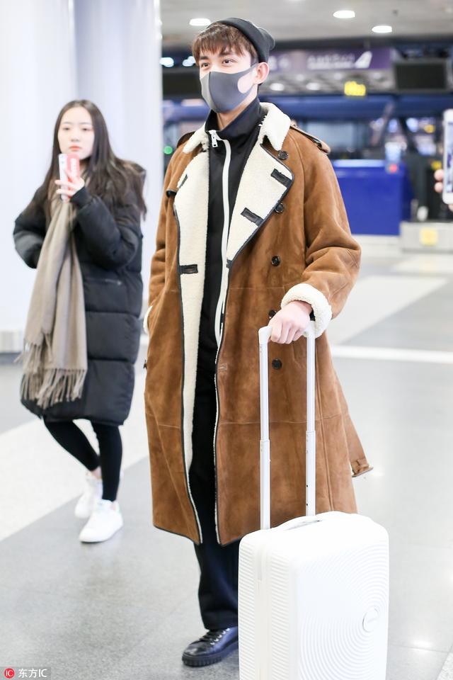 大批節日來襲，我靠皮毛一體大衣在合照中C位出道！