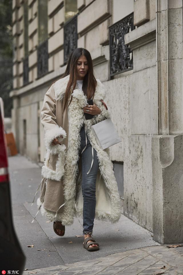 大批節日來襲，我靠皮毛一體大衣在合照中C位出道！