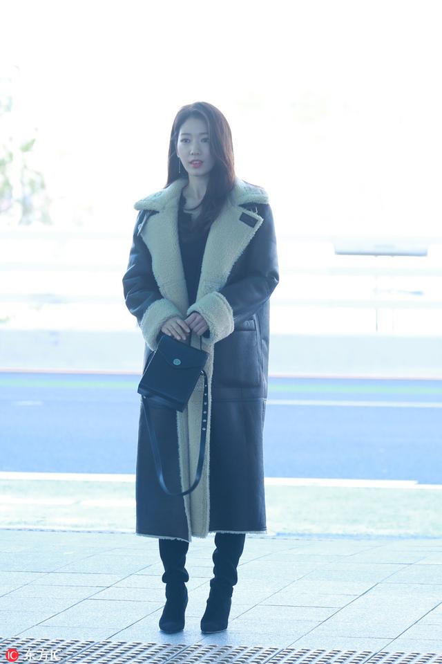 大批節日來襲，我靠皮毛一體大衣在合照中C位出道！