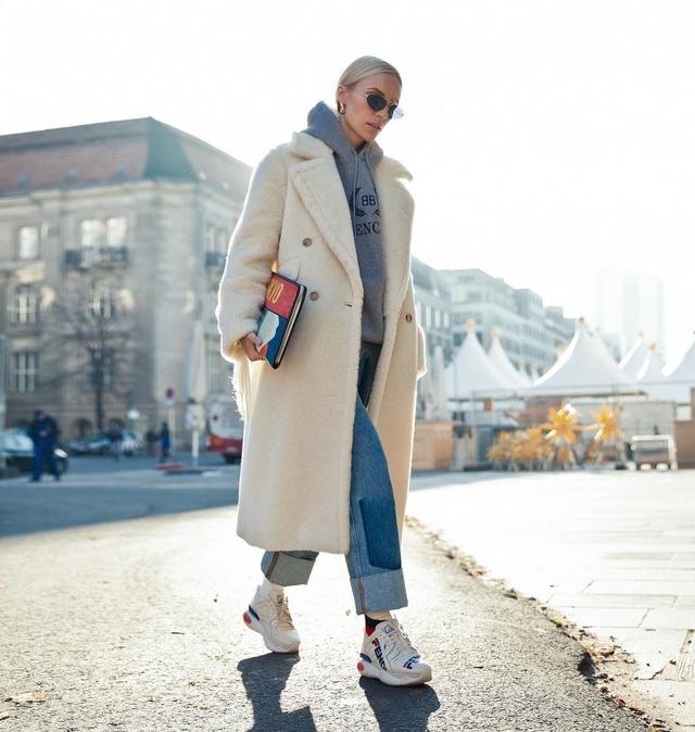 大批節日來襲，我靠皮毛一體大衣在合照中C位出道！