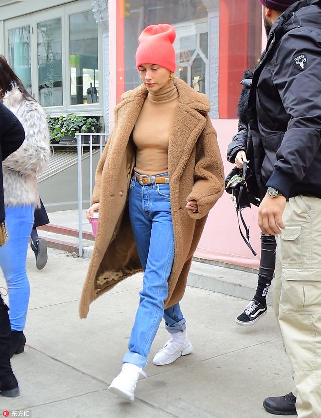 大批節日來襲，我靠皮毛一體大衣在合照中C位出道！